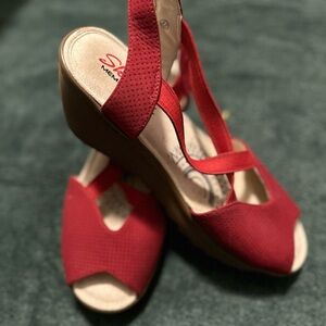 Skechers peep toe red fabric wedge sandals